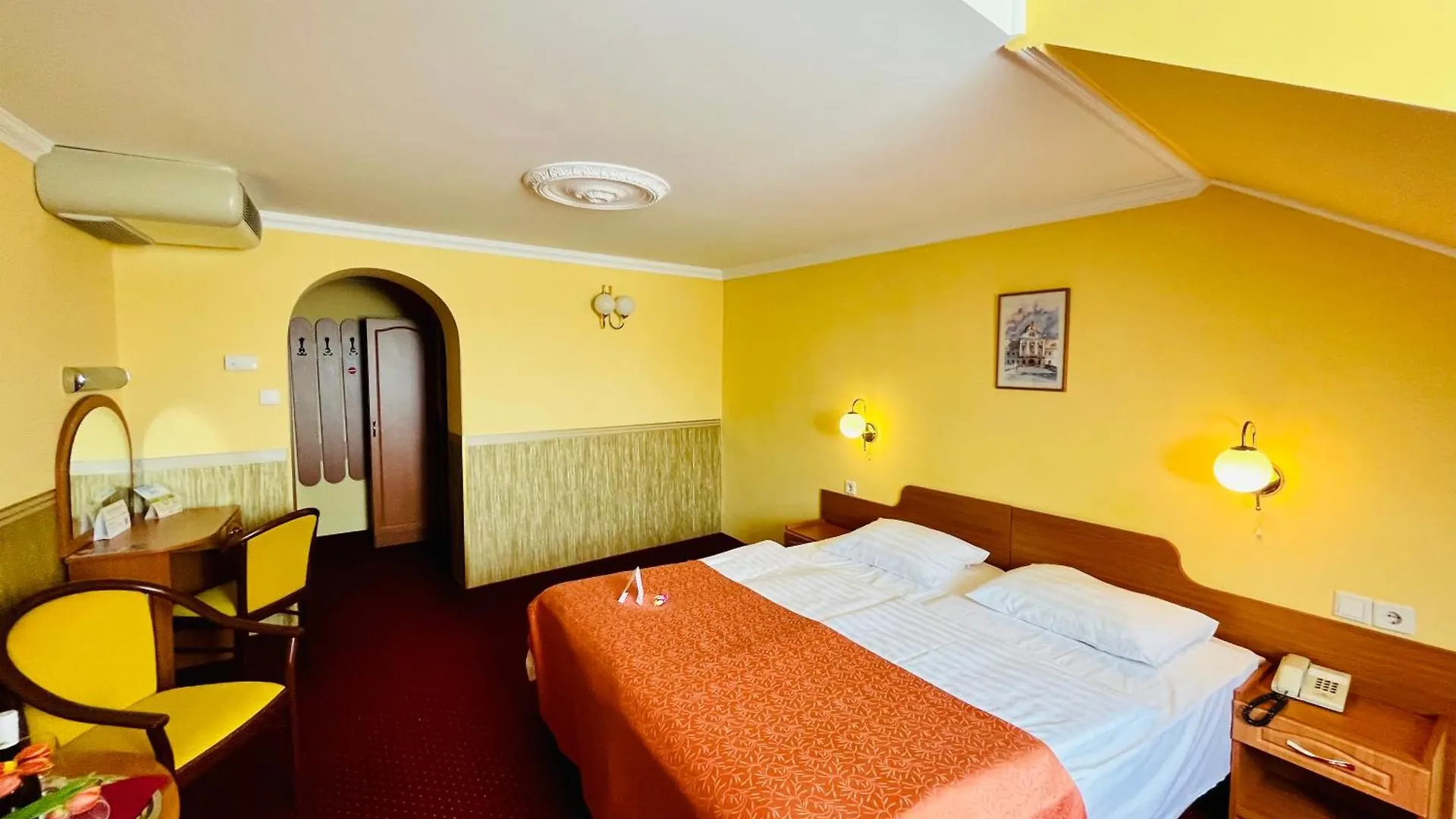Hotel Korona Wellness, Rendezveny Es Borszalloda Eger 4*,