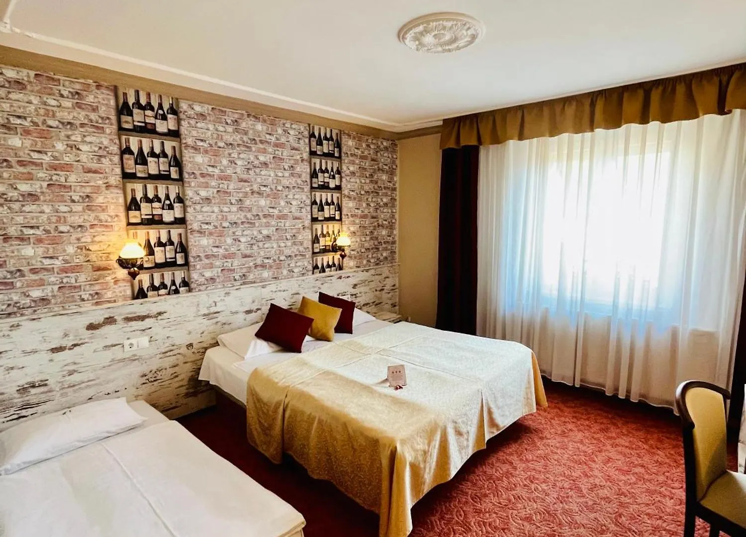 Hotel Korona Wellness, Rendezveny Es Borszalloda Eger