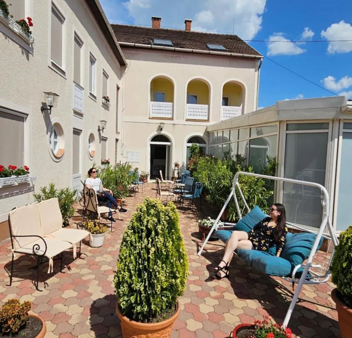 Hotel Korona Wellness, Rendezveny Es Borszalloda Eger 4*,