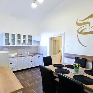  Apartment Foter